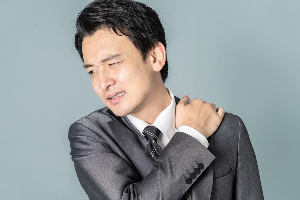肩が重い・だるい原因は?筋肉や姿勢から考える肩の不調の根本治療