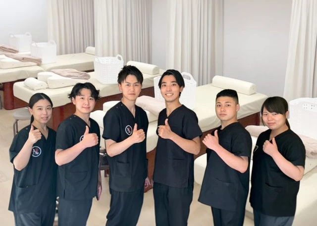 明るく元気なスタッフ(全員が国家資格を保有しております) 明るく元気なスタッフ(全員が国家資格を保有しております)