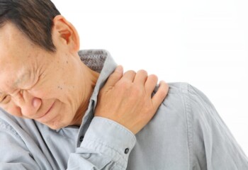 五十肩の根本原因は加齢だけじゃない！知られざる要因と改善方法とはの画像