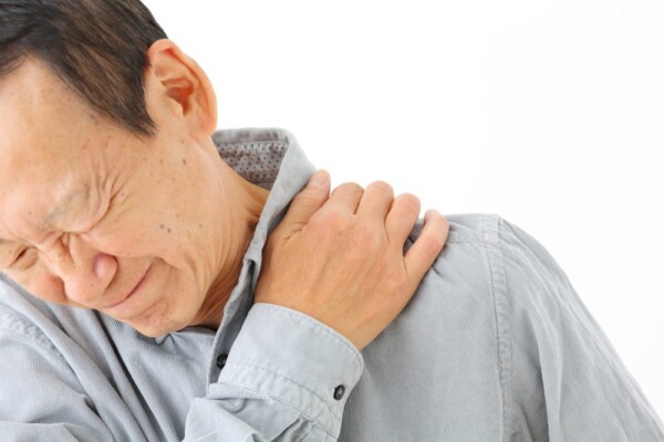 五十肩の根本原因は加齢だけじゃない！知られざる要因と改善方法とはサムネイル