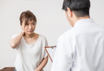 交通事故の痛みを放置しないで！ 治療に関する無料相談を受付中の画像